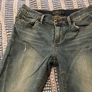 Raw edge hem jeans